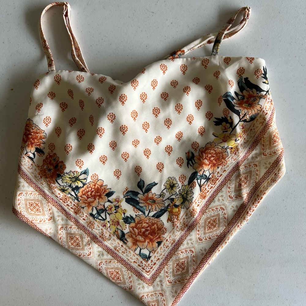 Crop top with cute back